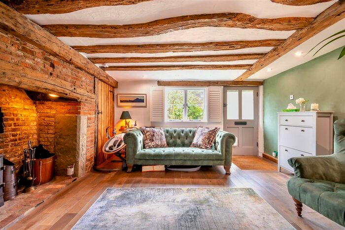 2 Bedroom Cottage For Sale In Roseacre Lane, Bearsted, Maidstone, ME14