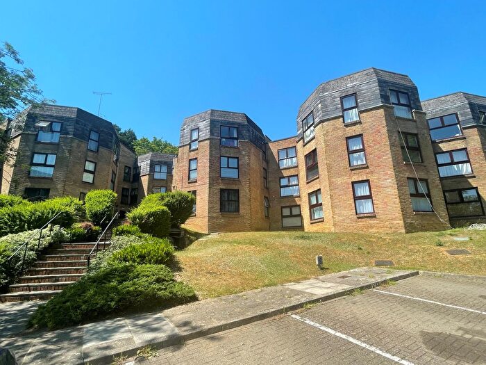 2 Bedroom Flat To Rent In Charterhouse Road, Godalming, GU7