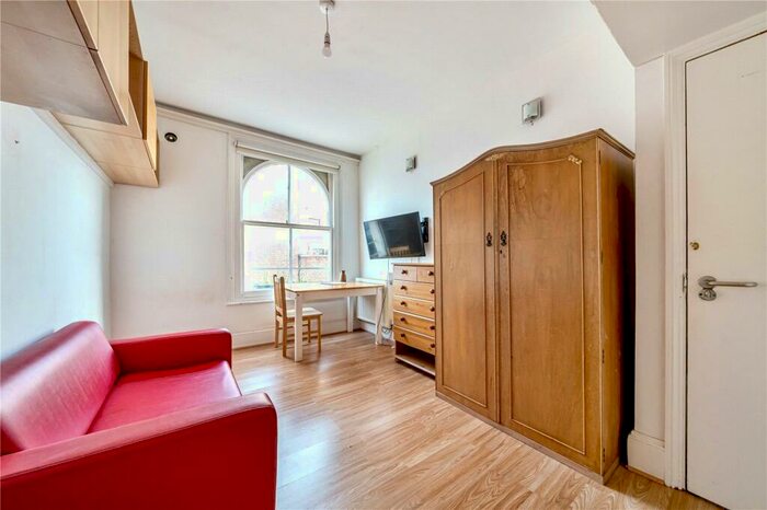 1 Bedroom Terraced House To Rent In Coleridge Road, Finsbury Park, London, N4