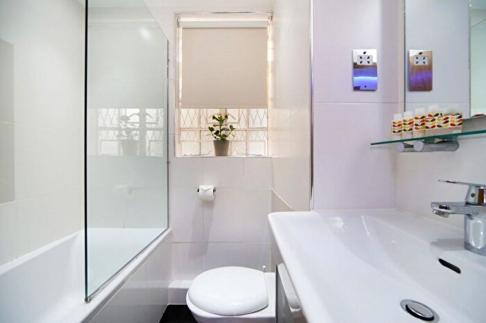 3 Bedroom Flat To Rent In Great Cumberland Place, London, W1H
