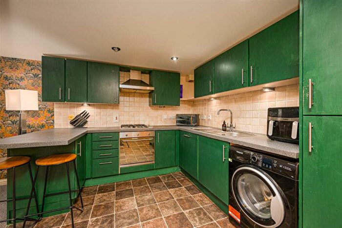 2 Bedroom Apartment For Sale In Smillie Court, Dundee, DD3