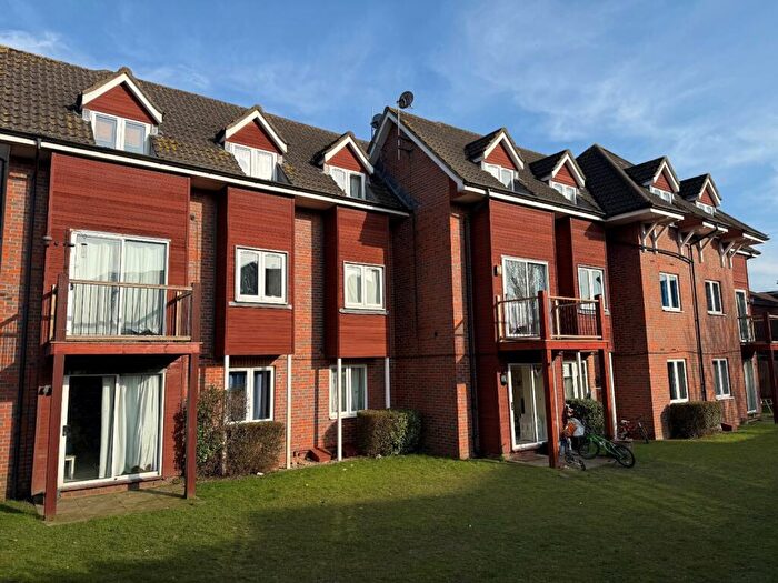 3 Bedroom Flat To Rent In Richmond Gardens, Highfield, Southampton, Hampshire, SO17