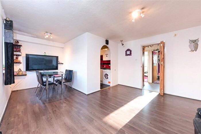 2 Bedroom Flat To Rent In Barnfield Place, Millwall, E14