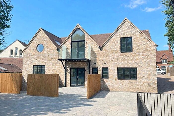 1 Bedroom Mews For Sale In Verulam Road, St. Albans, AL3