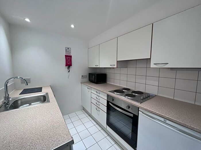 2 Bedroom Flat To Rent In Royal Quay, Liverpool, L3
