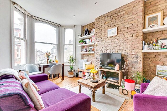 2 Bedroom Flat To Rent In Hemberton Road, London, SW9