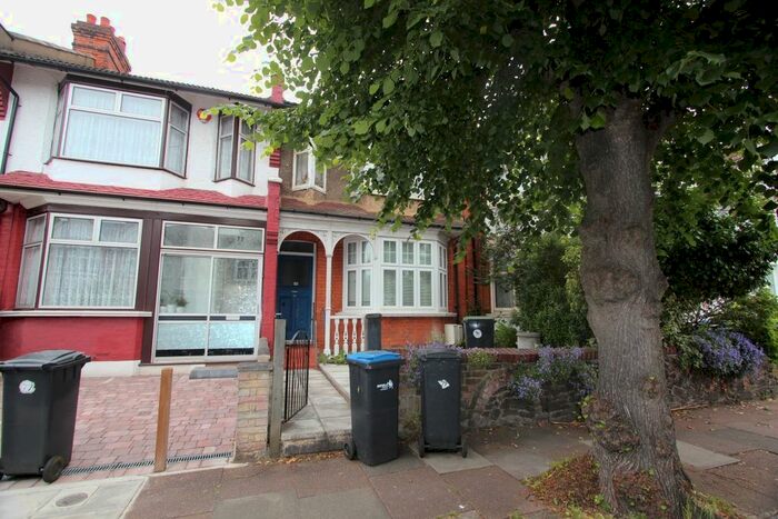 1 Bedroom Flat To Rent In New River Crescent, London, N13