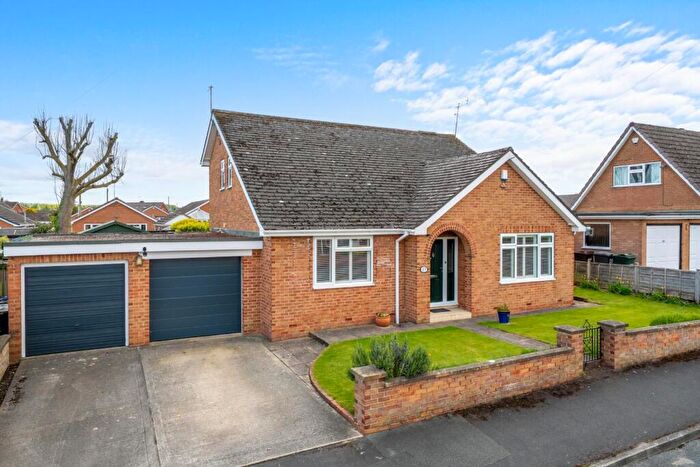 3 Bedroom Detached House For Sale In Golf Links Avenue, Tadcaster, LS24