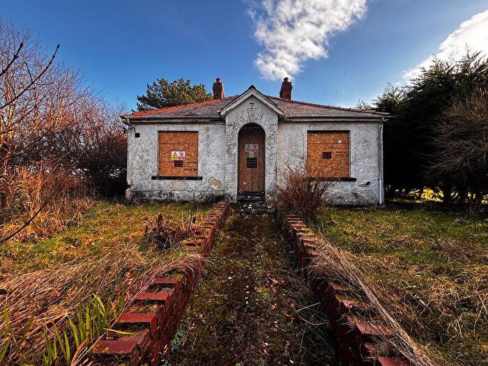 3 Bedroom Detached Bungalow For Sale In Mountain Road, Trimsaran, Kidwelly, SA17