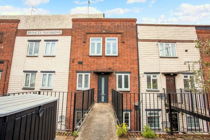 3 Bedroom Flat To Rent In Harefield Road, Uxbridge, UB8