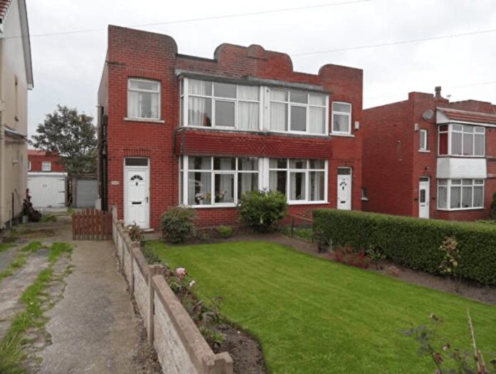 3 Bedroom Semi-Detached House To Rent In Rotherham Road, Barnsley, S71