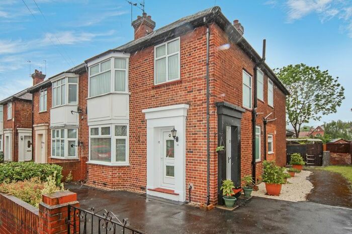 2 Bedroom Flat To Rent In Wordsworth Avenue, Greenford, UB6