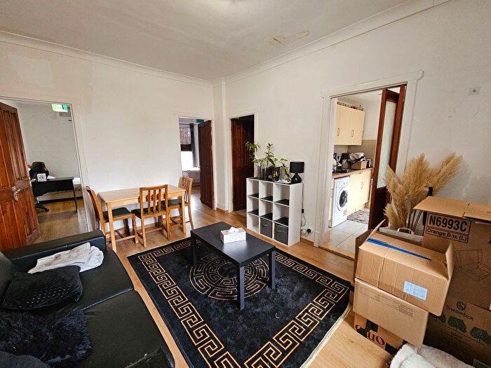 2 Bedroom Flat To Rent In High Road, Willesden, NW10