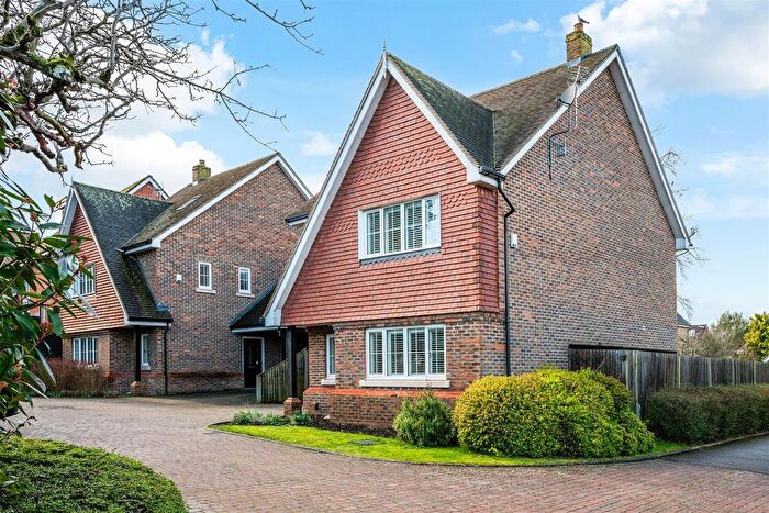 5 Bedroom Detached House For Sale In Elder Close, Epsom, KT17