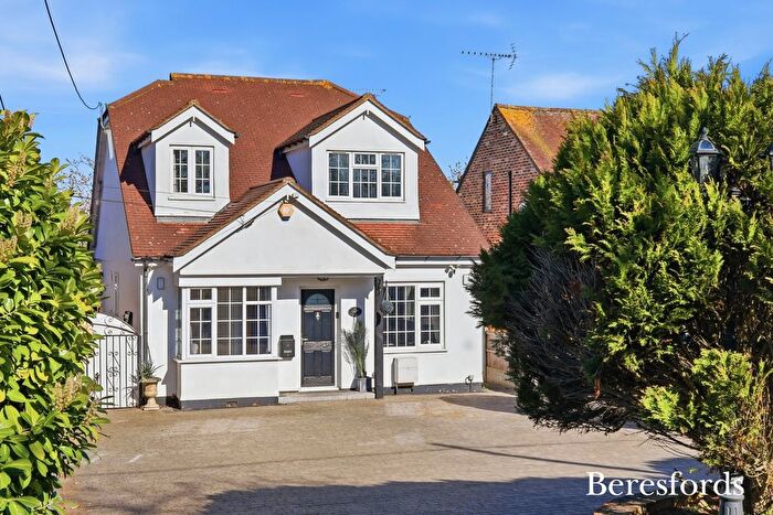 4 Bedroom Detached House For Sale In Nags Head Lane, Brentwood, CM14