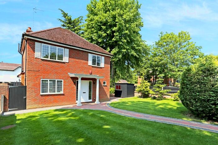 3 Bedroom Detached House To Rent In Hempstead Road, Watford, WD17