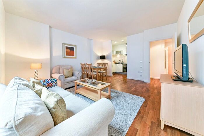 1 Bedroom Apartment To Rent In Discovery Dock Apartments West, South Quay Square, London, E14