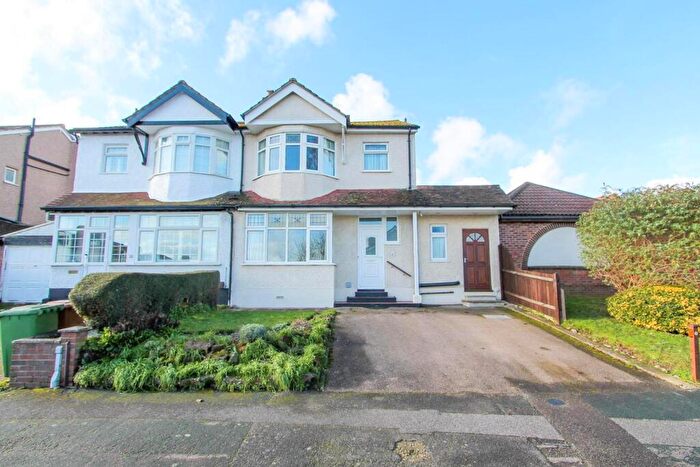 3 Bedroom Semi Detached House For Sale In Harrow Road, Carshalton Beeches, SM5