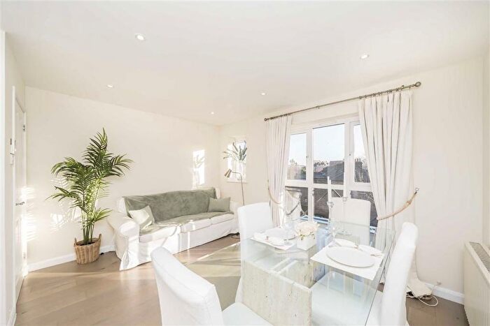 1 Bedroom Flat To Rent In Farrow Lane, London, SE14