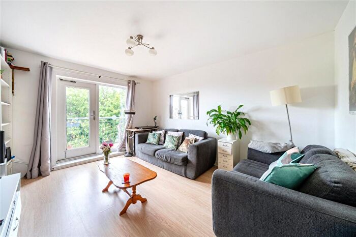 2 Bedroom Apartment For Sale In Symons Close, London, SE15