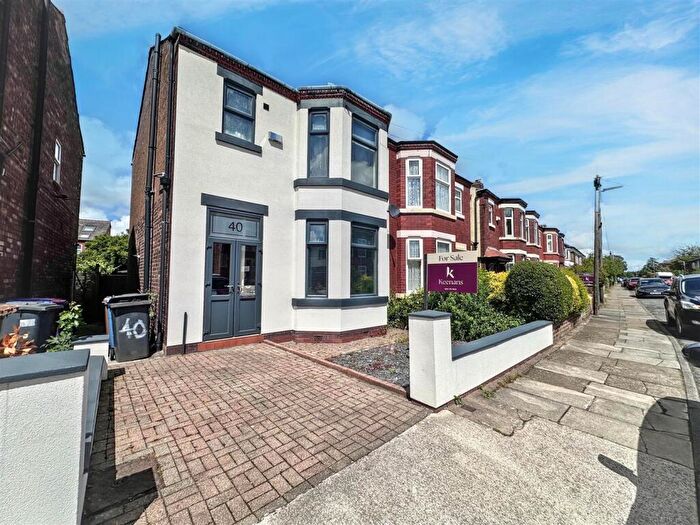 3 Bedroom Semi-Detached House For Sale In Moorfield Road, Salford, M6