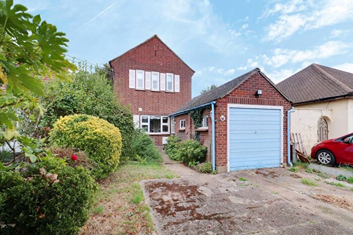 Detached House For Sale In Berwick Road, Rainham, RM13