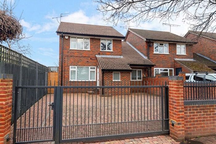 4 Bedroom Link Detached House For Sale In Ladygate Lane, Ruislip, HA4
