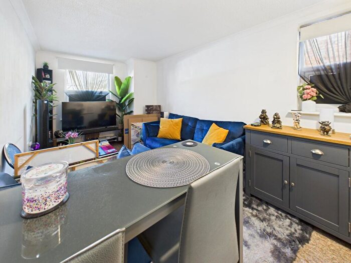 1 Bedroom Apartment For Sale In Watermoor Road, Cirencester, GL7