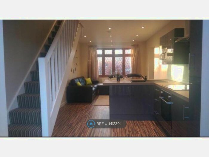 2 Bedroom Semi-Detached House To Rent In Saffron Platt, Guildford, GU2