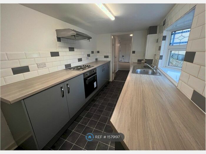 3 Bedroom Semi-Detached House To Rent In Winsover Road, Spalding, PE11