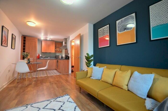 1 Bedroom Apartment To Rent In Elmwood Lane, Leeds, LS2