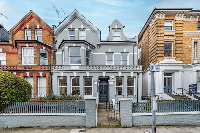 2 Bedroom Flat For Sale In Brondesbury Villas, London, NW6