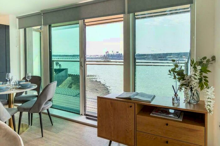 2 Bedroom Apartment To Rent In Vantage Tower, Centenary Plaza, SO19