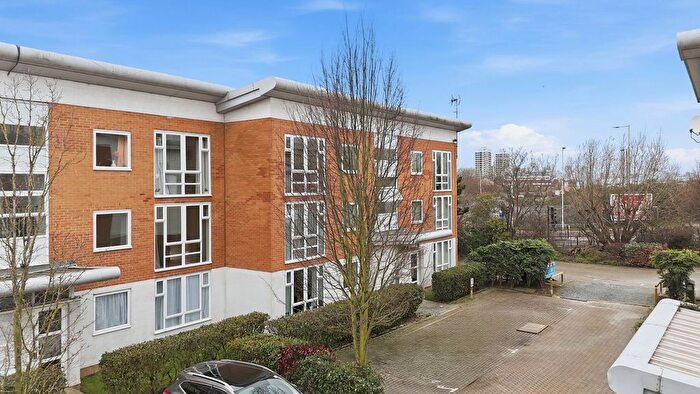 1 Bedroom Flat For Sale In Felixstowe Court, London, E16