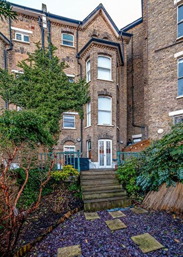 2 Bedroom Flat For Sale In Jasper Road, London, SE19