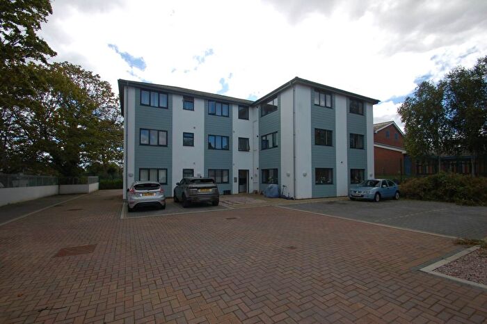 2 Bedroom Flat To Rent In Half Moon Court, Paignton, TQ3