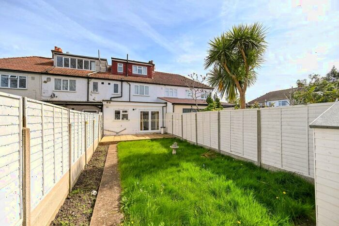 4 Bedroom Terraced House To Rent In Cobham Avenue, Motspur Park, New Malden, KT3