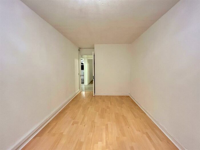 2 Bedroom Flat To Rent In Barn Mead, Harlow, CM18