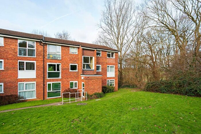 2 Bedroom Flat For Sale In Aston View, Hemel Hempstead, HP2