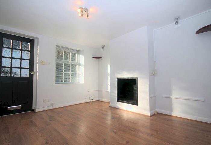 1 Bedroom Semi-Detached House To Rent In Middle Road, Leatherhead KT22