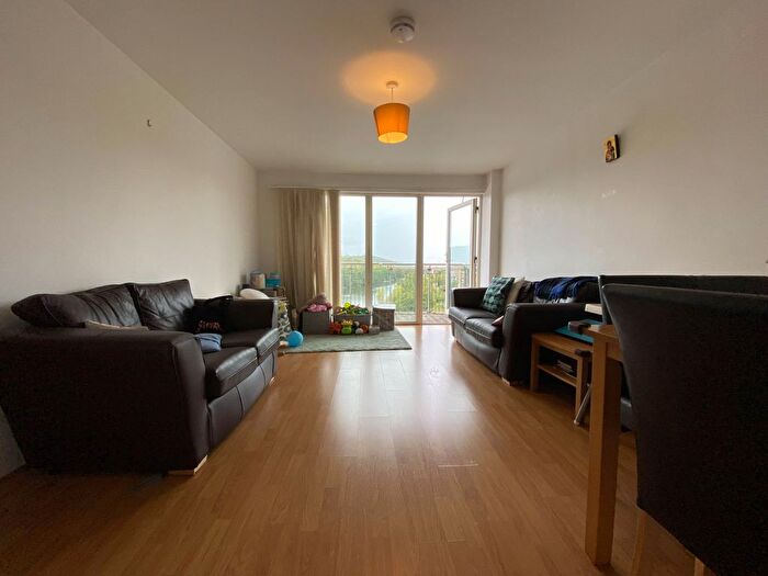 2 Bedroom Flat To Rent In Roma House, Victoria Wharf, Cardiff Bay, CF11