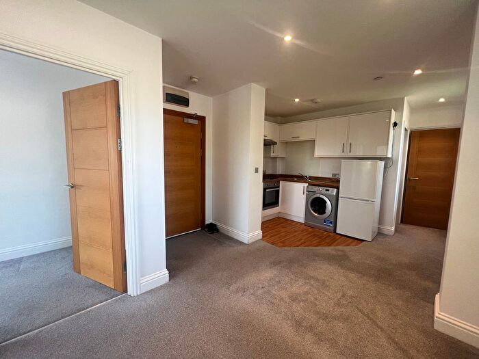 2 Bedroom Flat To Rent In North Street, Carshalton, SM5