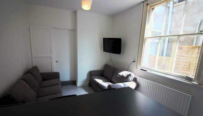 5 Bedroom Terraced House To Rent In Brithdir Street, Cathays, CF24