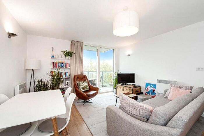 2 Bedroom Apartment For Sale In Chadwell Lane, Crouch End, N8