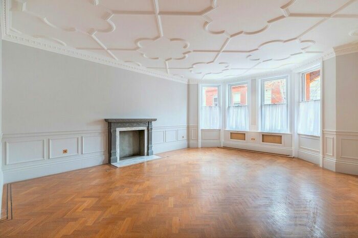 6 Bedroom Flat To Rent In Cadogan Square, Knightsbridge, SW1X