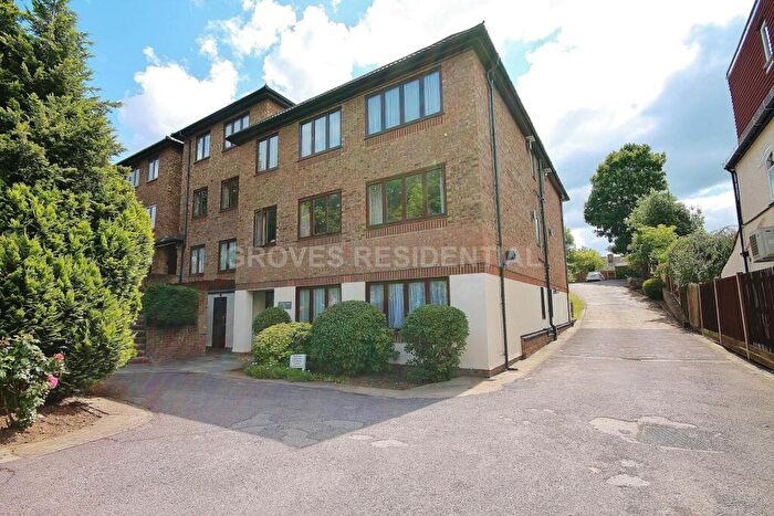 2 Bedroom Flat To Rent In Dukes Avenue, New Malden, KT3