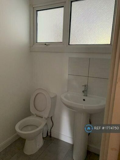 3 Bedroom Terraced House To Rent In Mill Close, Wokingham, RG41