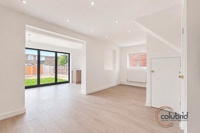 3 Bedroom Semi-Detached House For Sale In Monks Haven, Stanford-Le-Hope, SS17