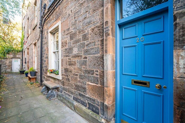 1 Bedroom Flat For Sale In / St Stephen Place, Stockbridge, Edinburgh, EH3