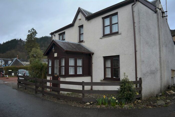 2 Bedroom Cottage To Rent In Ancaster Square, Callander, Stirling, FK17